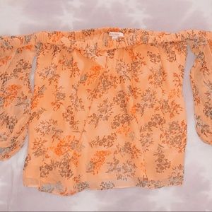 Off the shoulder yellow flower top✨🌺